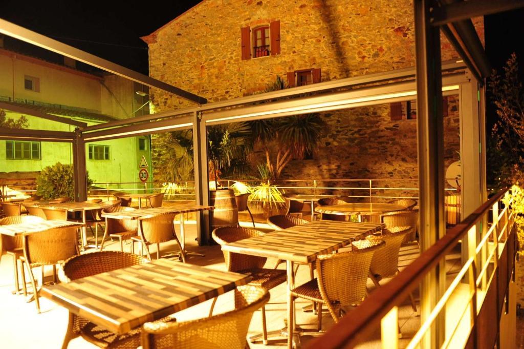 Logis Auberge Restaurant Du Vigneron Cucugnan Exteriér fotografie