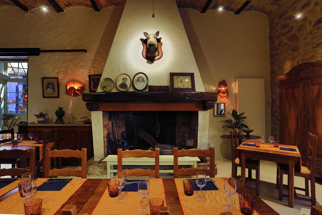 Logis Auberge Restaurant Du Vigneron Cucugnan Exteriér fotografie