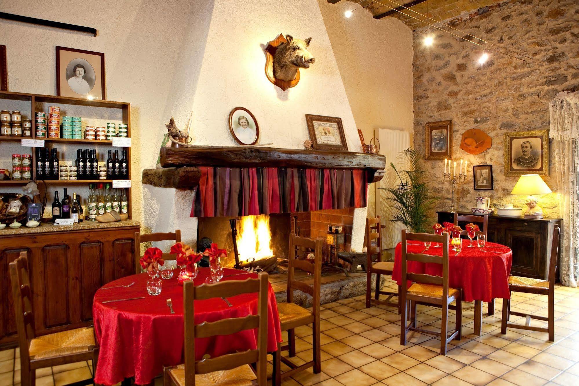 Logis Auberge Restaurant Du Vigneron Cucugnan Exteriér fotografie