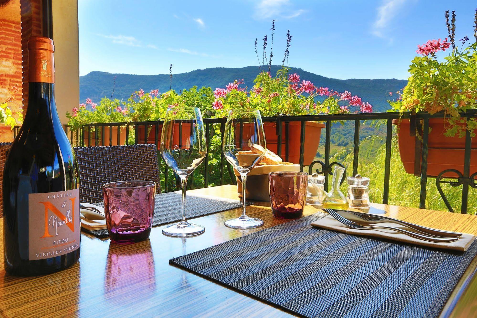 Logis Auberge Restaurant Du Vigneron Cucugnan Exteriér fotografie