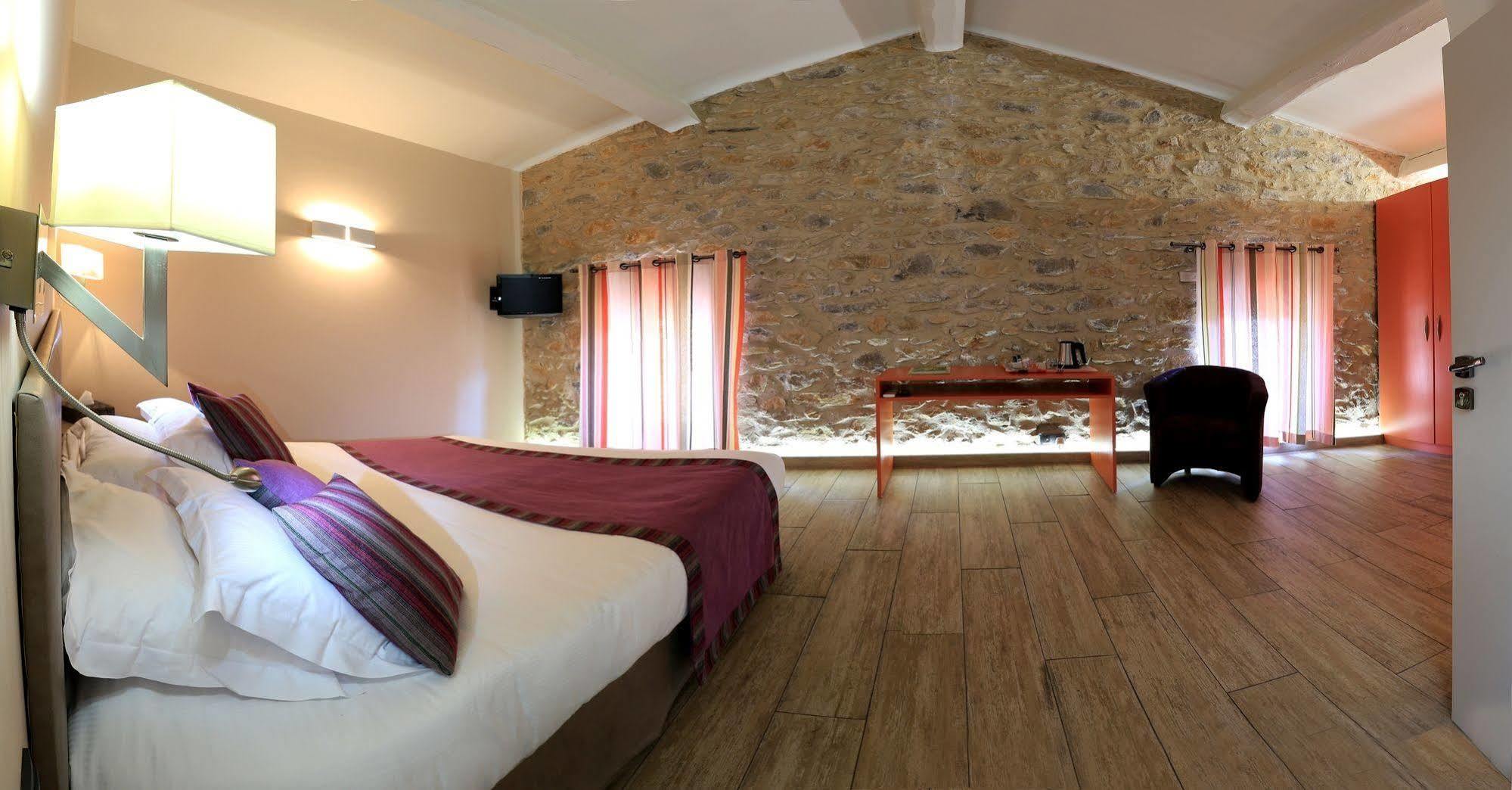 Logis Auberge Restaurant Du Vigneron Cucugnan Exteriér fotografie